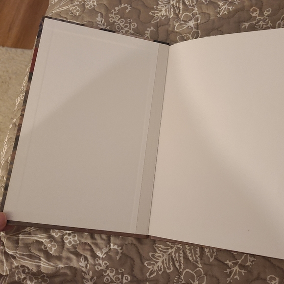 Books - Picture 4 of 7